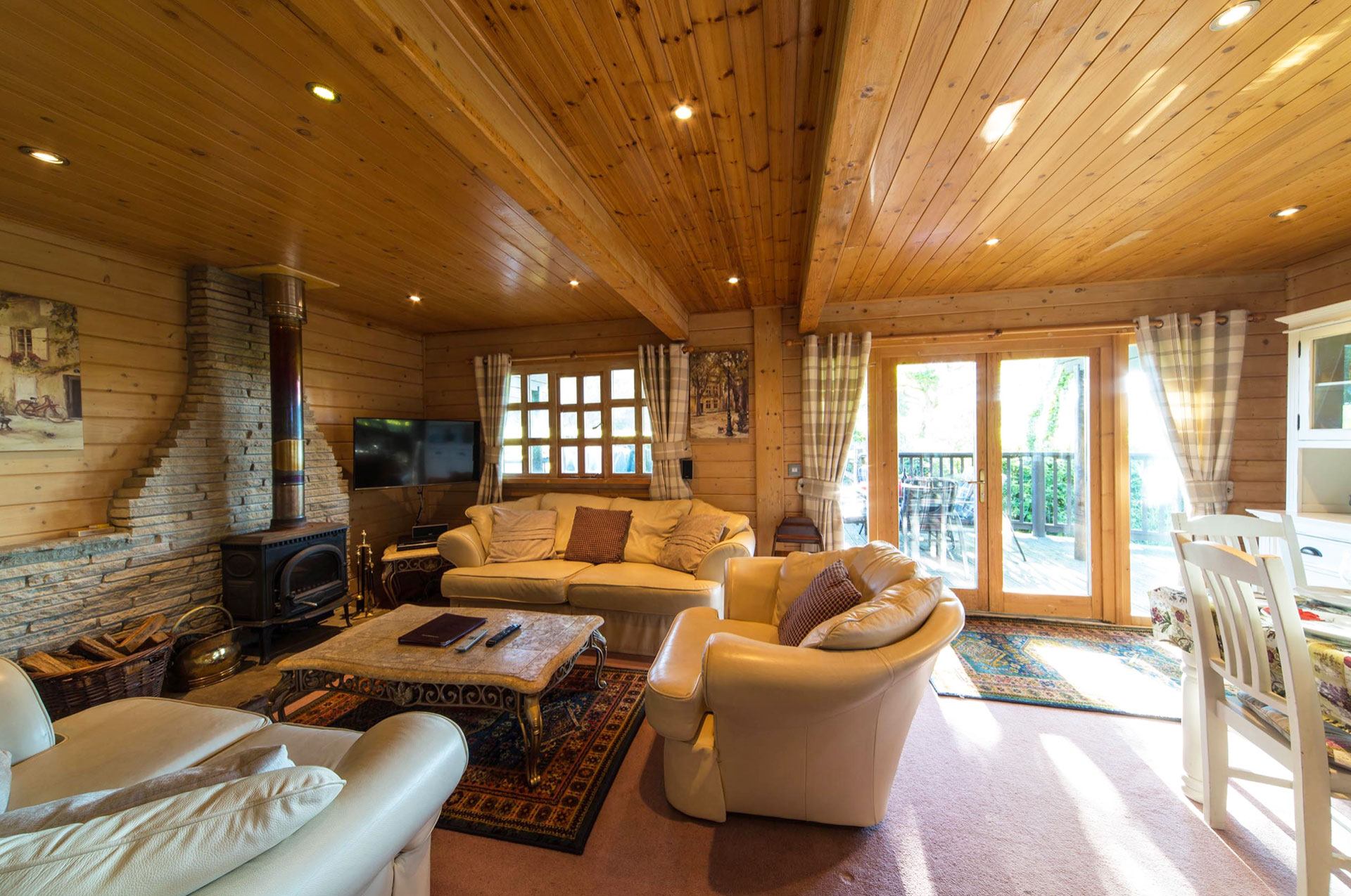 Pine-Log-Cabin---Herston Shepherd's hut cabin-bed-Herston